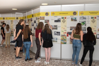 Ausstellung 150 Jahre Peraugymnasium im Rathaus